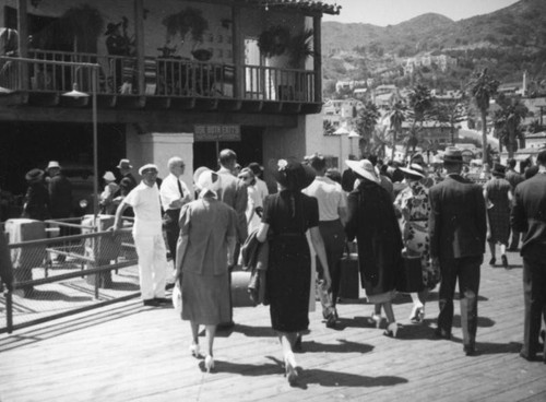 Mariachis serenade tourists arriving at Avalon pleasure pier