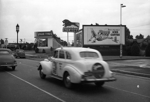 Wilshire Boulevard businesses and billboards