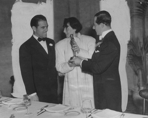 Luise Rainer holds her Oscar