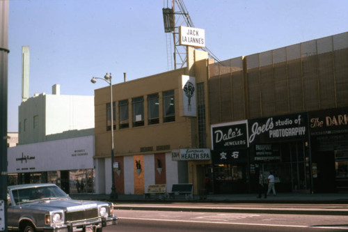 Businesses on Wilshire Boulevard