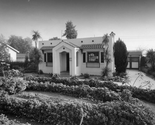 Brentwood Branch Library, exterior