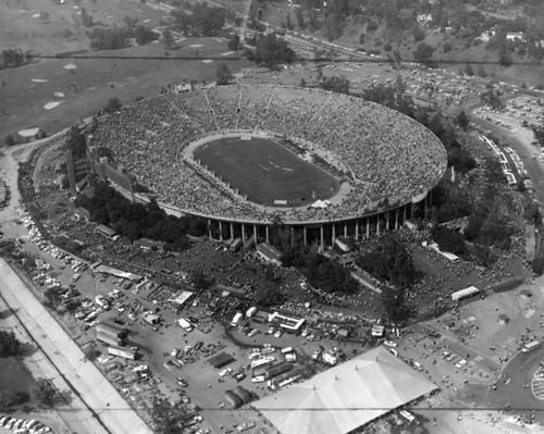 Jehovah's Witnesses assembly at Rose Bowl