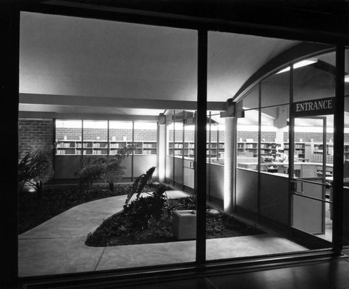 Woodland Hills Branch of the Los Angeles Public Library