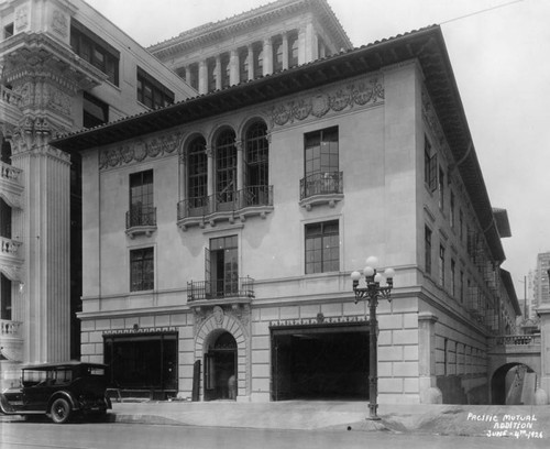 Pacific Mutual Building, Garage Building entrance