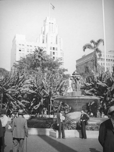 Cherub fountain at Pershing Square