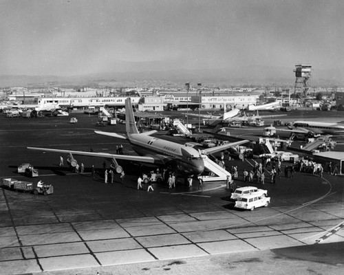 View of a Boeing 707 airliner — Calisphere