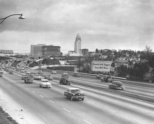 No traffic congestion on Hollywood Freeway