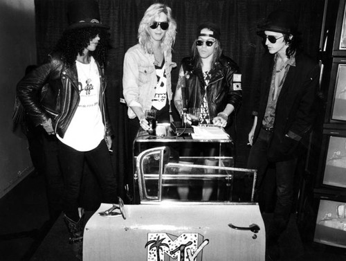 Guns N' Roses, nominated for MTV video award