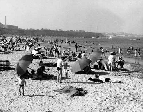 People at Cabrillo Beach