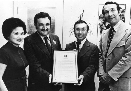 Chinese American receiving award