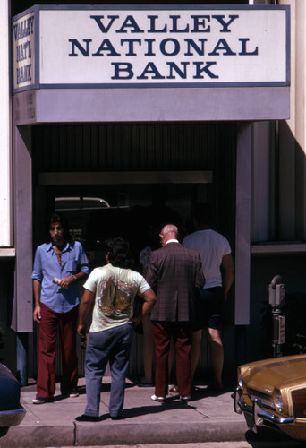 Valley National Bank customers, Burbank