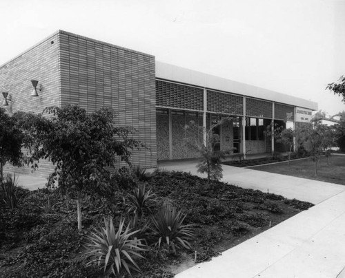 Fairfax Branch Library, exterior