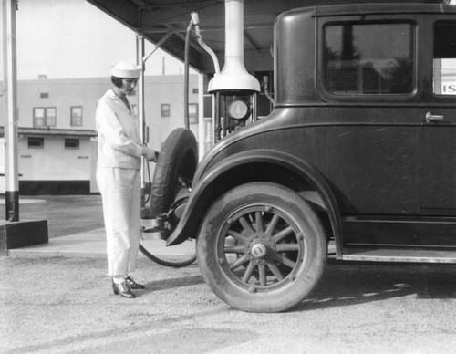 Women gas attendants, view 8