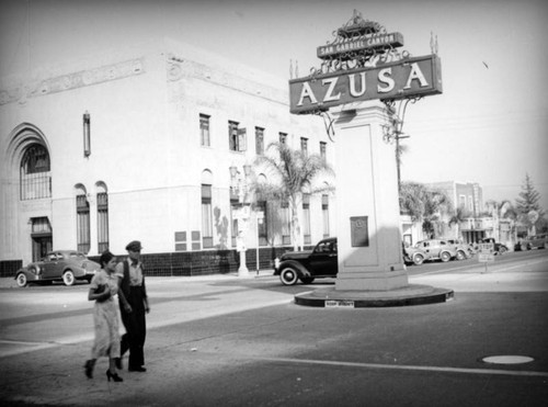 East on Foothill at the Azusa sign