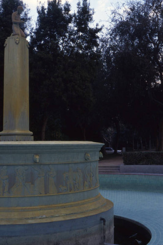 Beverly Gardens Park fountain