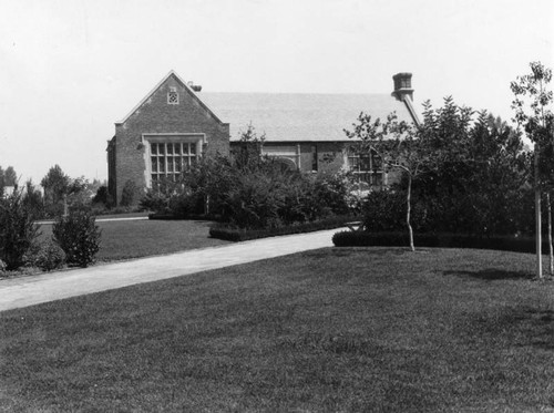 Library grounds, Memorial Branch Library