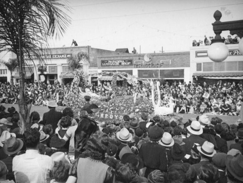 Vista del Arroyo Hotel float, 1938 Rose Parade