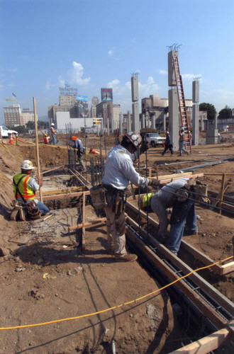 Vine and Sunset, construction