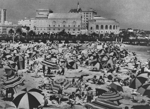 Beach scene by Long Beach Auditorium