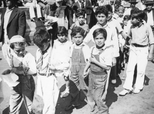 Children fill the Los Angeles Plaza