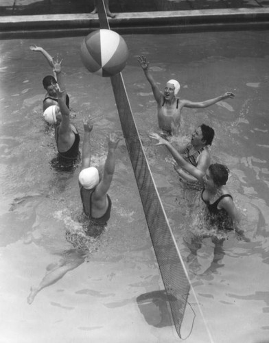 Games in the pool, view 2