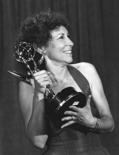 Rhea Perlman wins Emmy