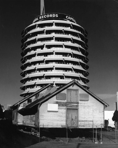 Lasky-DeMille Barn on Vine