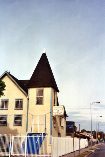 Centro Evangelistico Fuente de Agua Viva, corner