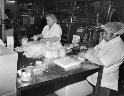 Bagging tortillas, La Fortaleza, Inc