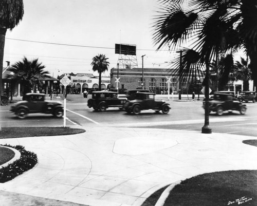 Busy street, Beverly Hills