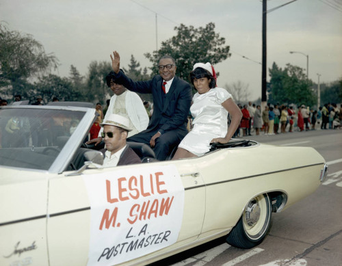 Leslie M. Shaw parades in procession