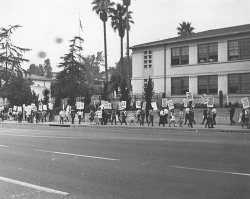 Lincoln High picketing