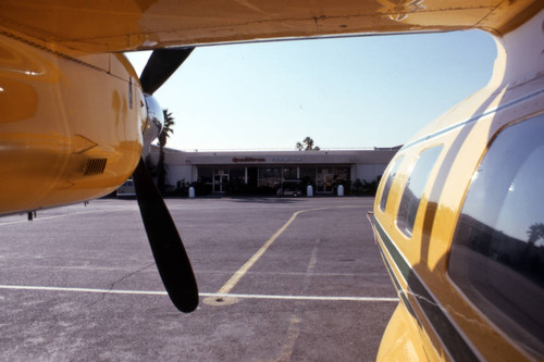 Qualitron terminal, Hollywood-Burbank Airport