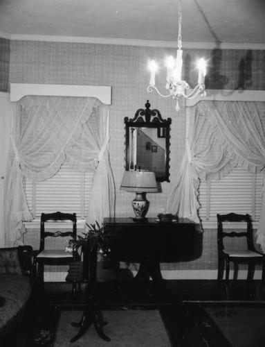 Schultheis' living room, side table and chairs