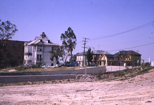 Bunker Hill Avenue residences