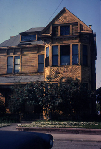 Bunker Hill Avenue residence