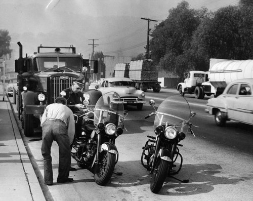 Lankershim Boulevard truck cited for smoke