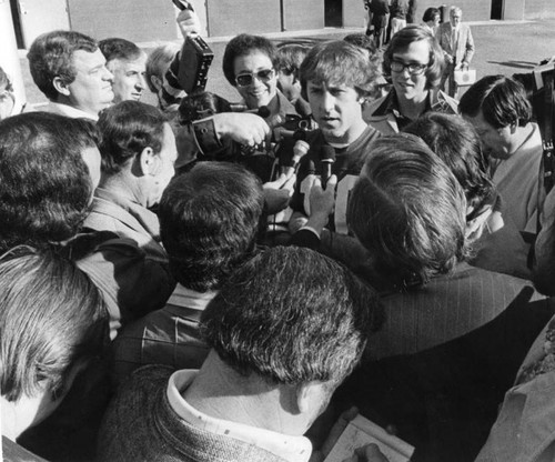 Tarkenton talks to press