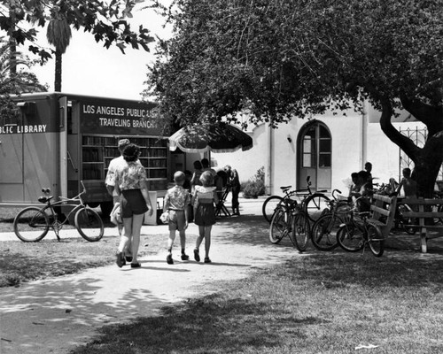 Family walks toward an LAPLTraveling Branch Bookmobile