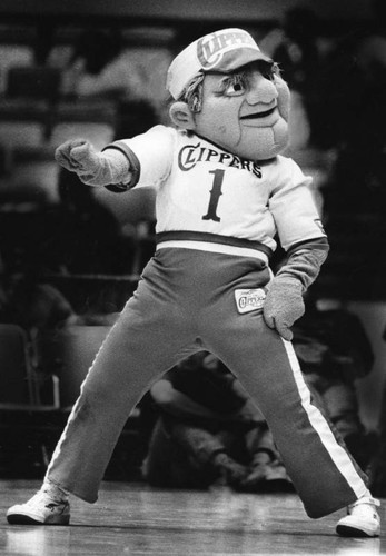 Clippers mascot Sam Dunk