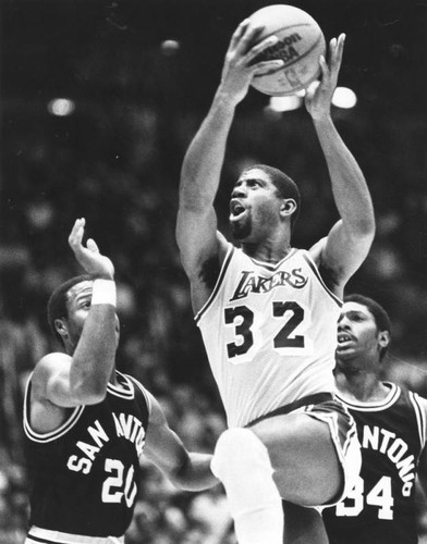 Lakers to start the 1984-85 season in San Antonio