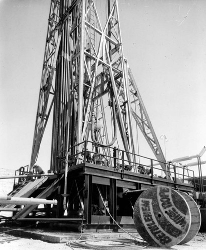 Oil derrick platform, a view