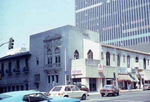 Block of businesses, Wilshire Boulevard
