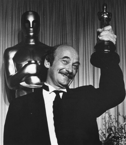 Peter Biziou wins Oscar