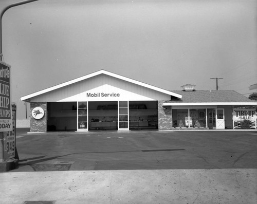 Mobil Service Station on Arlington Avenue