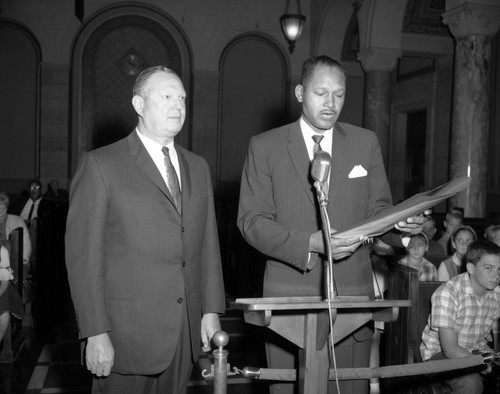 Councilman Tom Bradley presents resolution