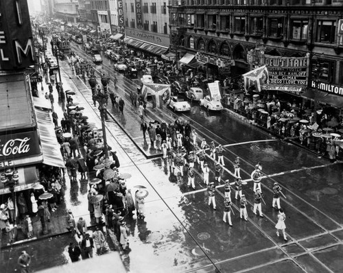 Los Angeles parade honors W.W.I heroes