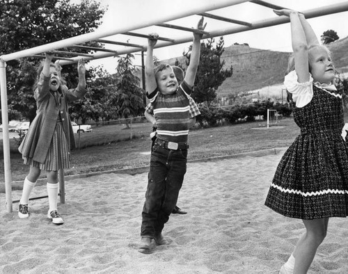 Kindergarten students at Las Virgenes School romp during recess ...