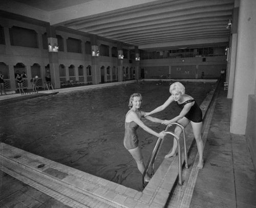 Del Mar Club pool