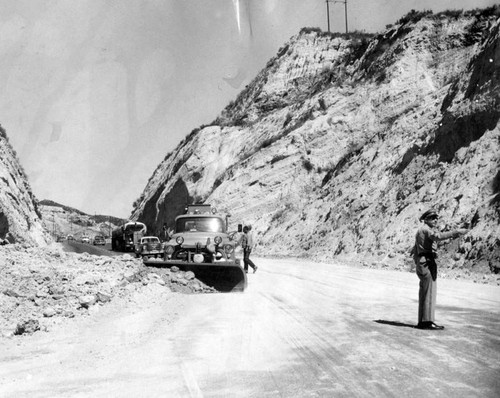 Crew clears blocked highway